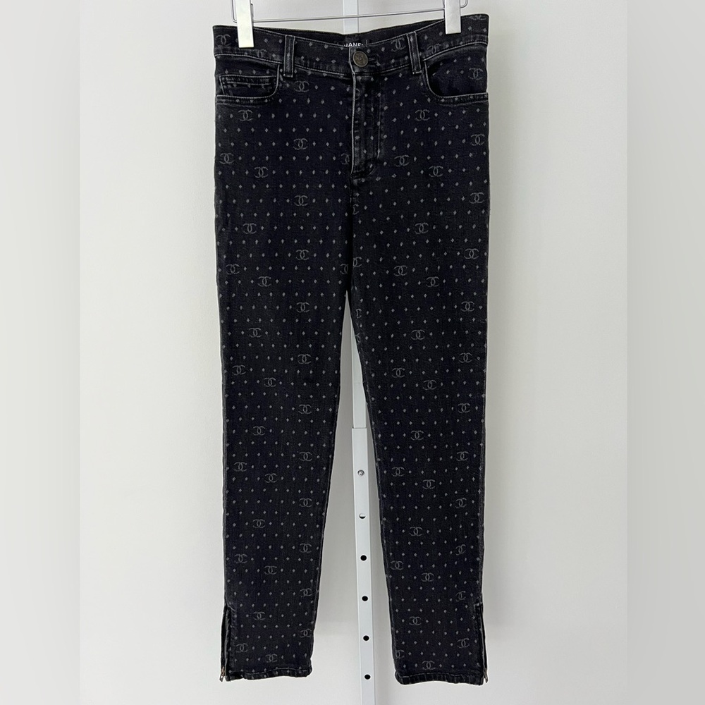 CHANEL 23P BLACK CC POLKA DOT SLIM JEANS SIZE FR 38 / US 6